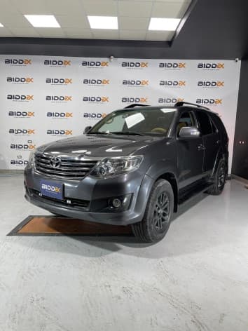Toyota Fortuner 2015 بيج موتور 4000 رمادي أوتوماتيك — مستعملة - 1