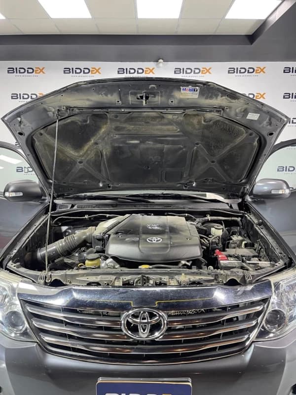 Toyota Fortuner 2015 بيج موتور 4000 رمادي أوتوماتيك — مستعملة