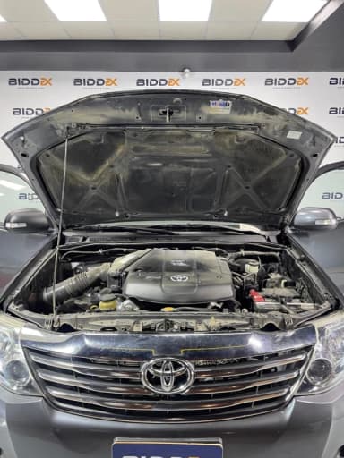 Toyota Fortuner 2015 بيج موتور 4000 رمادي أوتوماتيك — مستعملة - 2