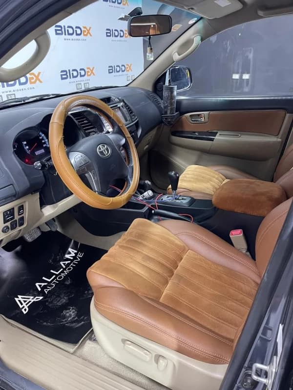 Toyota Fortuner 2015 بيج موتور 4000 رمادي أوتوماتيك — مستعملة