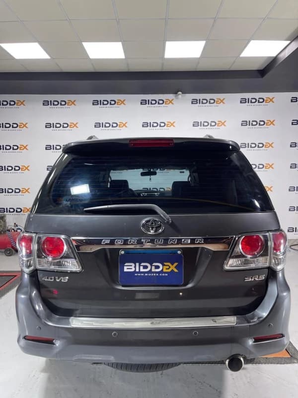 Toyota Fortuner 2015 بيج موتور 4000 رمادي أوتوماتيك — مستعملة