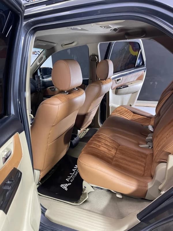 Toyota Fortuner 2015 بيج موتور 4000 رمادي أوتوماتيك — مستعملة