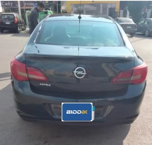 Opel Astra 2017 توب لاين أسود أوتوماتيك — مستعملة - 1