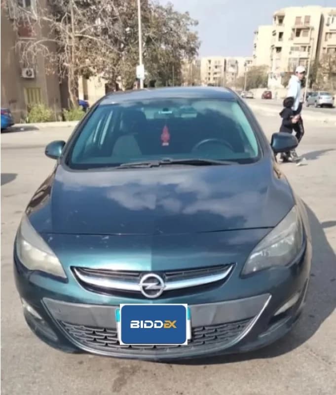 Opel Astra 2017 توب لاين أسود أوتوماتيك — مستعملة