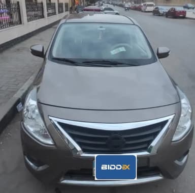 Nissan Sunny 2022 سوبر صالون بني أوتوماتيك — مستعملة - 1