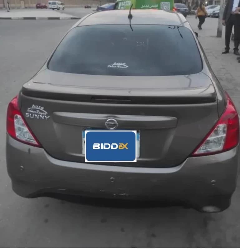 Nissan Sunny 2022 سوبر صالون بني أوتوماتيك — مستعملة