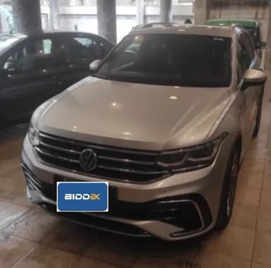 Volkswagen Tiguan 2021 ار لاين فضي أوتوماتيك — مستعملة - 1