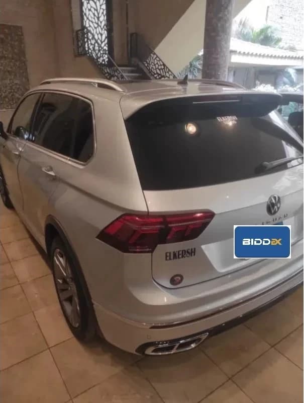 Volkswagen Tiguan 2021 ار لاين فضي أوتوماتيك — مستعملة