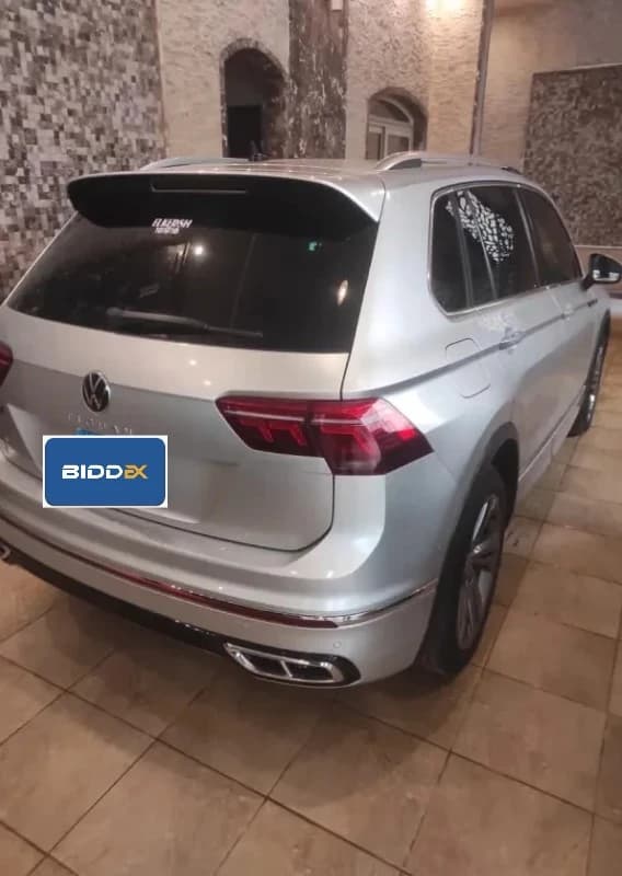 Volkswagen Tiguan 2021 ار لاين فضي أوتوماتيك — مستعملة