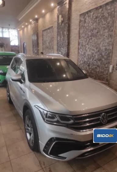 Volkswagen Tiguan 2021 ار لاين فضي أوتوماتيك — مستعملة - 4