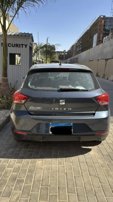 سيات ابيزا 2021 اف ار رمادي أوتوماتيك — مستعملة - 3