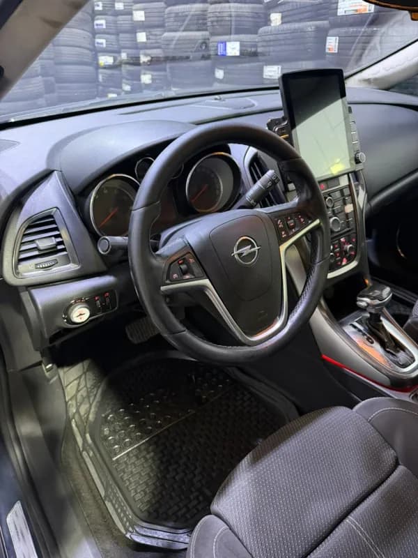 أوبل استرا 2010 اينجوي أزرق أوتوماتيك — مستعملة