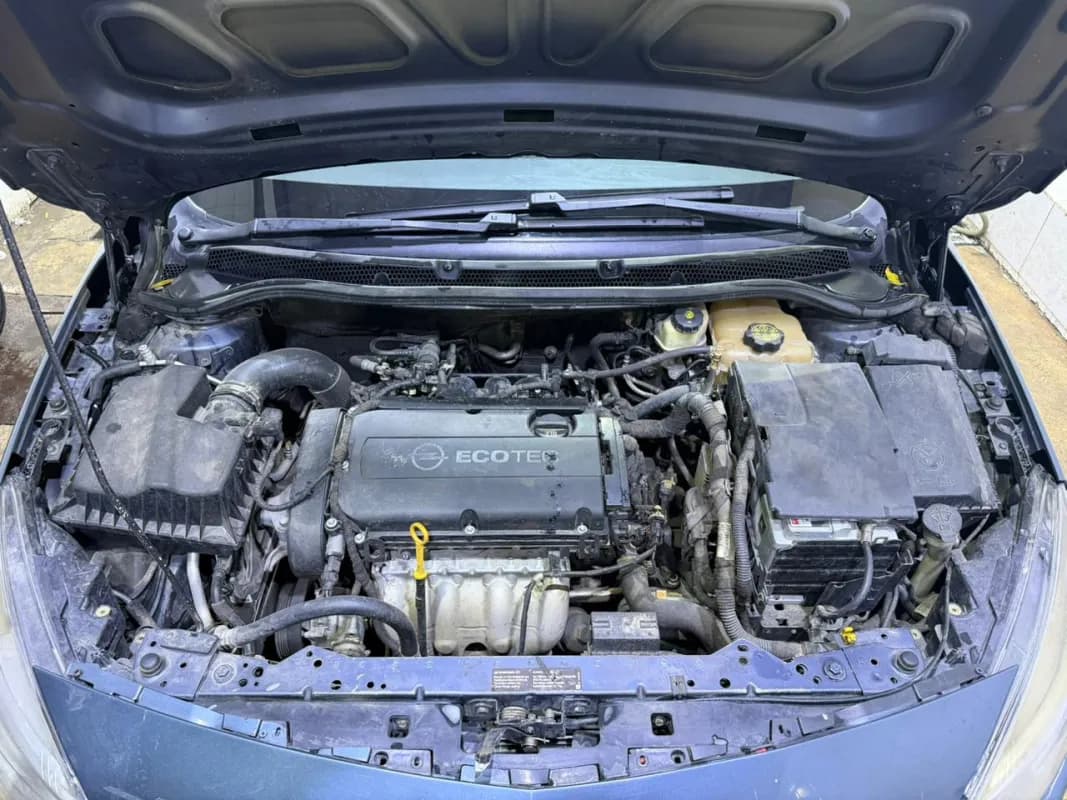 أوبل استرا 2010 اينجوي أزرق أوتوماتيك — مستعملة