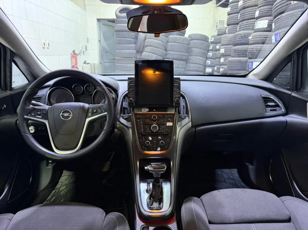 أوبل استرا 2010 اينجوي أزرق أوتوماتيك — مستعملة