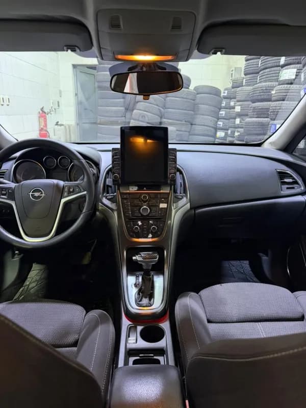 أوبل استرا 2010 اينجوي أزرق أوتوماتيك — مستعملة