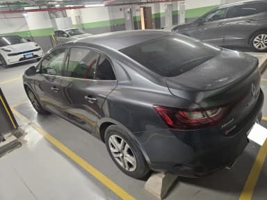 رينو ميجان 2020 داينمك رمادي أوتوماتيك — مستعملة - 2