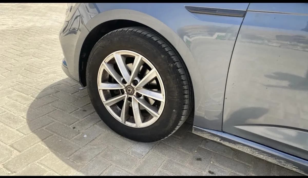 Renault Megane 2019 Signature  wo/wp Gray Automatic — Used