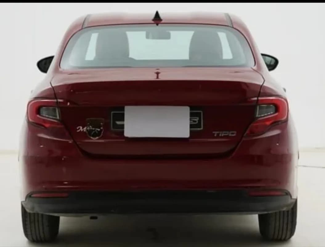 فيات تيبو 2021 بيز لاين أحمر غامق مانيوال — مستعملة