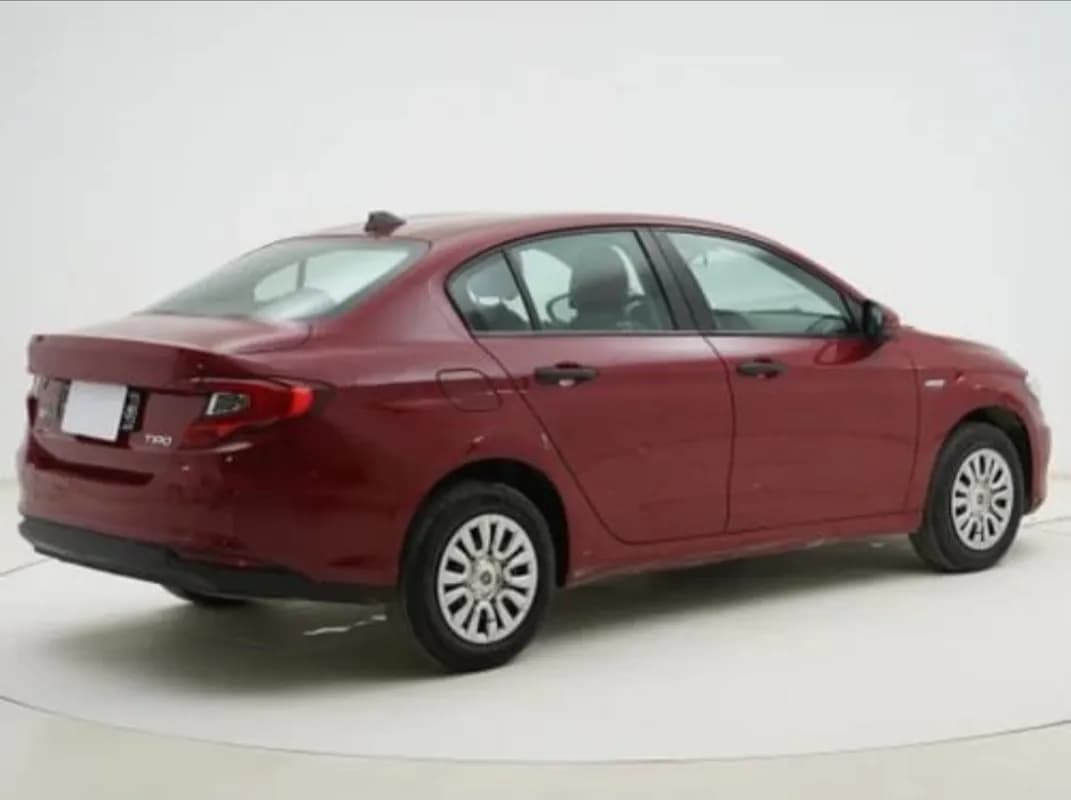 فيات تيبو 2021 بيز لاين أحمر غامق مانيوال — مستعملة