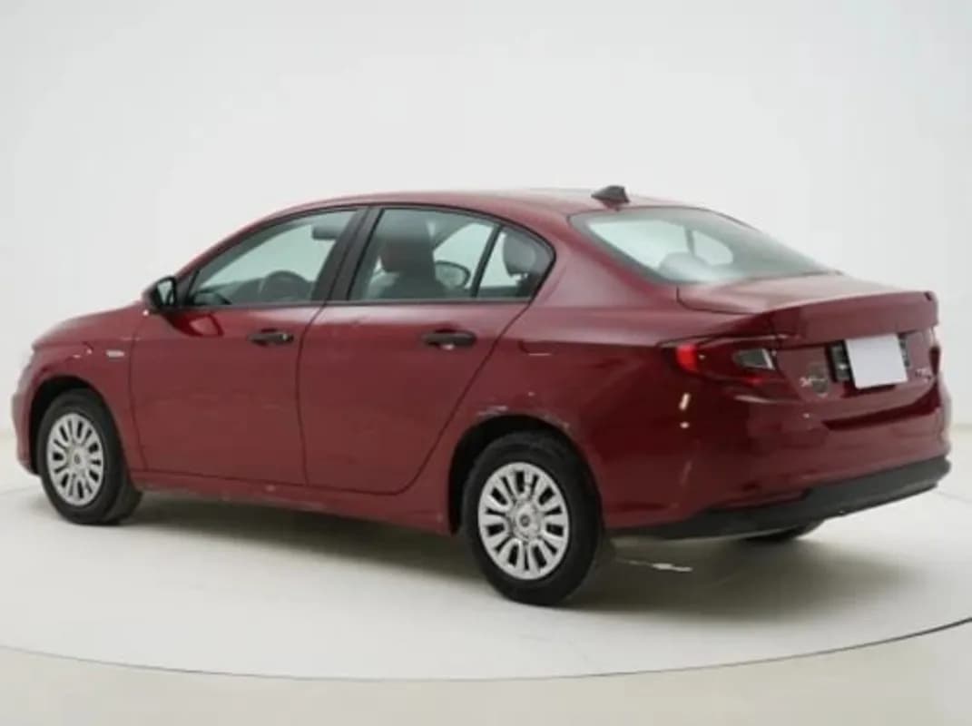 فيات تيبو 2021 بيز لاين أحمر غامق مانيوال — مستعملة