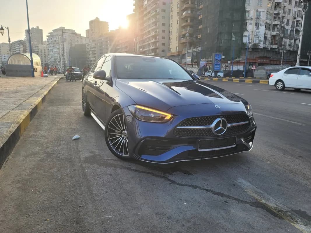  مرسيدس بنز  C180 2025 ايه ام جي سبيشيال ايديشين أزرق غامق أوتوماتيك — جديدة