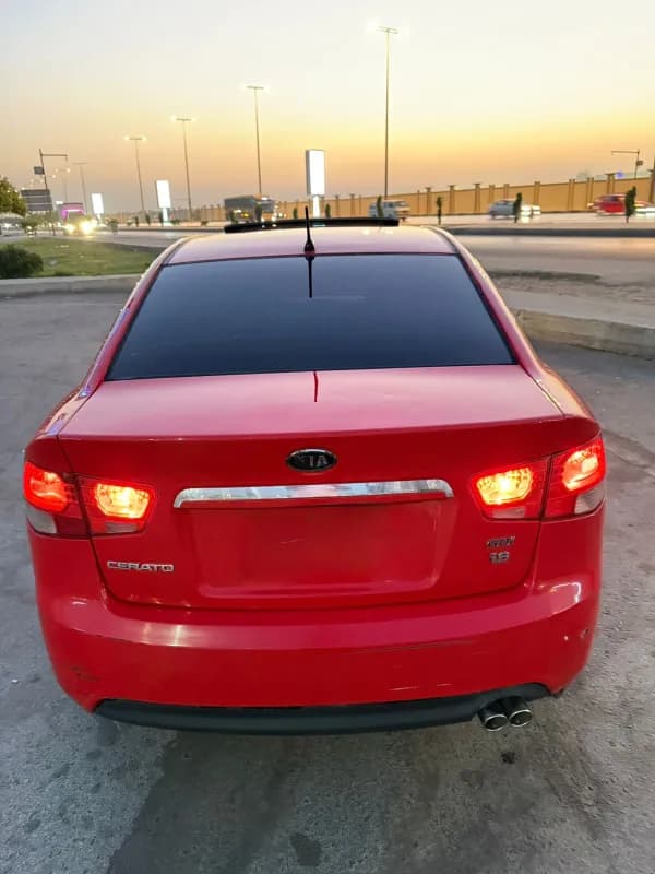 كيا سيراتو 2010 الفئه التالته أحمر أوتوماتيك — مستعملة