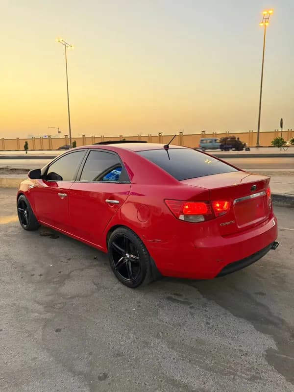 كيا سيراتو 2010 الفئه التالته أحمر أوتوماتيك — مستعملة