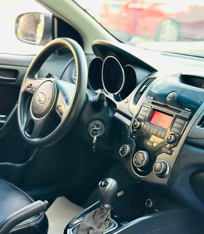 كيا سيراتو 2011 الفئه التالته أبيض أوتوماتيك — مستعملة