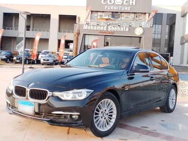 بي ام دبليو 320i 2018 لاكشري أسود أوتوماتيك — مستعملة - 3