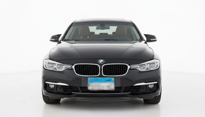 بي ام دبليو 320i 2018 لاكشري أسود أوتوماتيك — مستعملة - 1