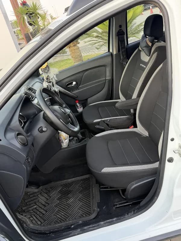Renault Sandero Stepway 2023  White Automatic — Used