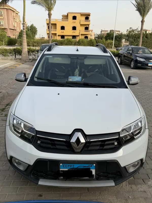 Renault Sandero Stepway 2023  White Automatic — Used