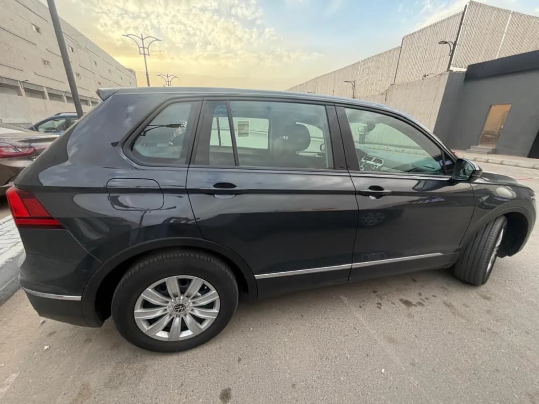 Volkswagen Tiguan 2022 Elegance  Gray Automatic — Used