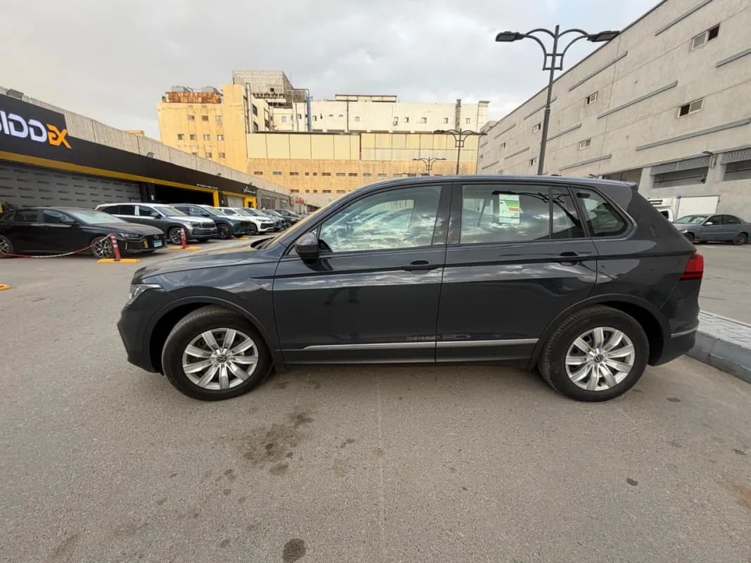 Volkswagen Tiguan 2022 Elegance  Gray Automatic — Used