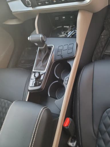 Kia Sportage 2025 3rd Silver Automatic — Used - 3