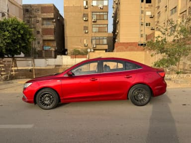 MG 5 2020 Luxury Red Automatic — Used - 3