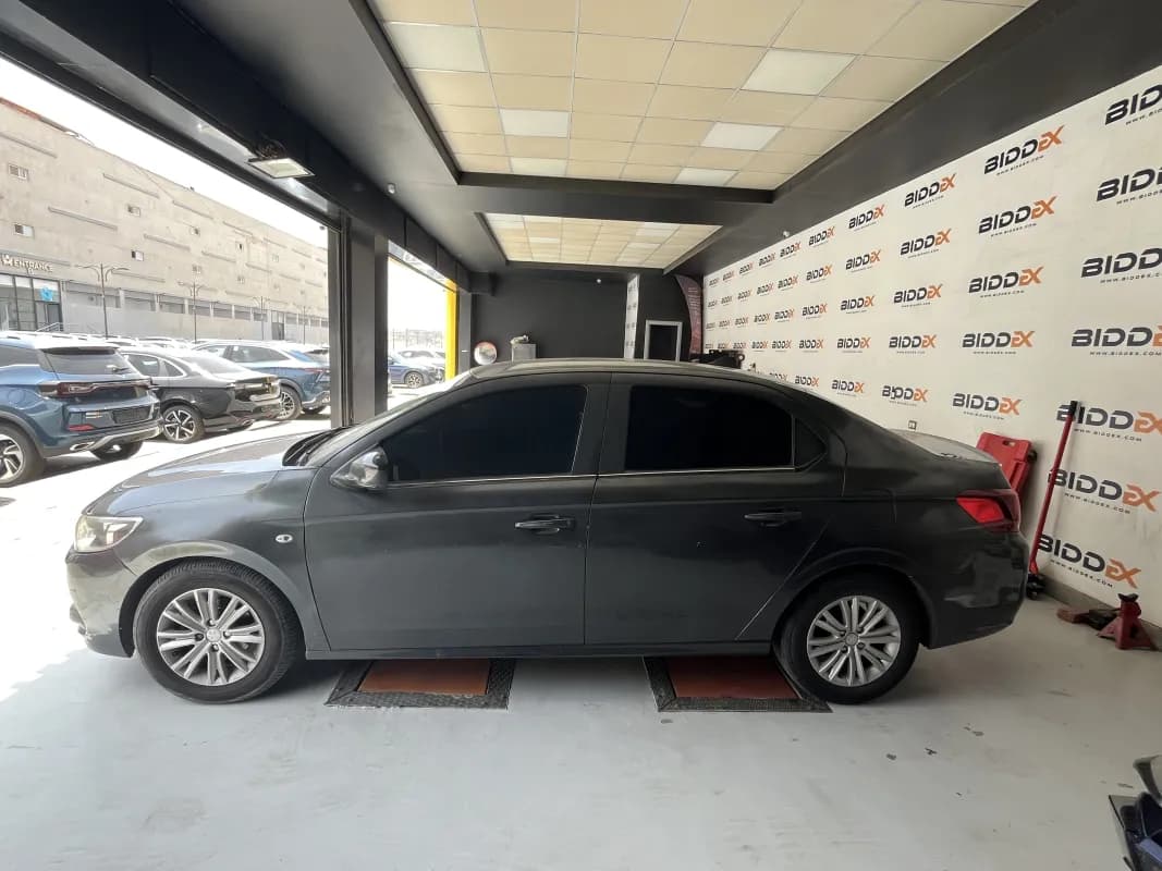 Peugeot 301 2018 allure + Gray Automatic — Used