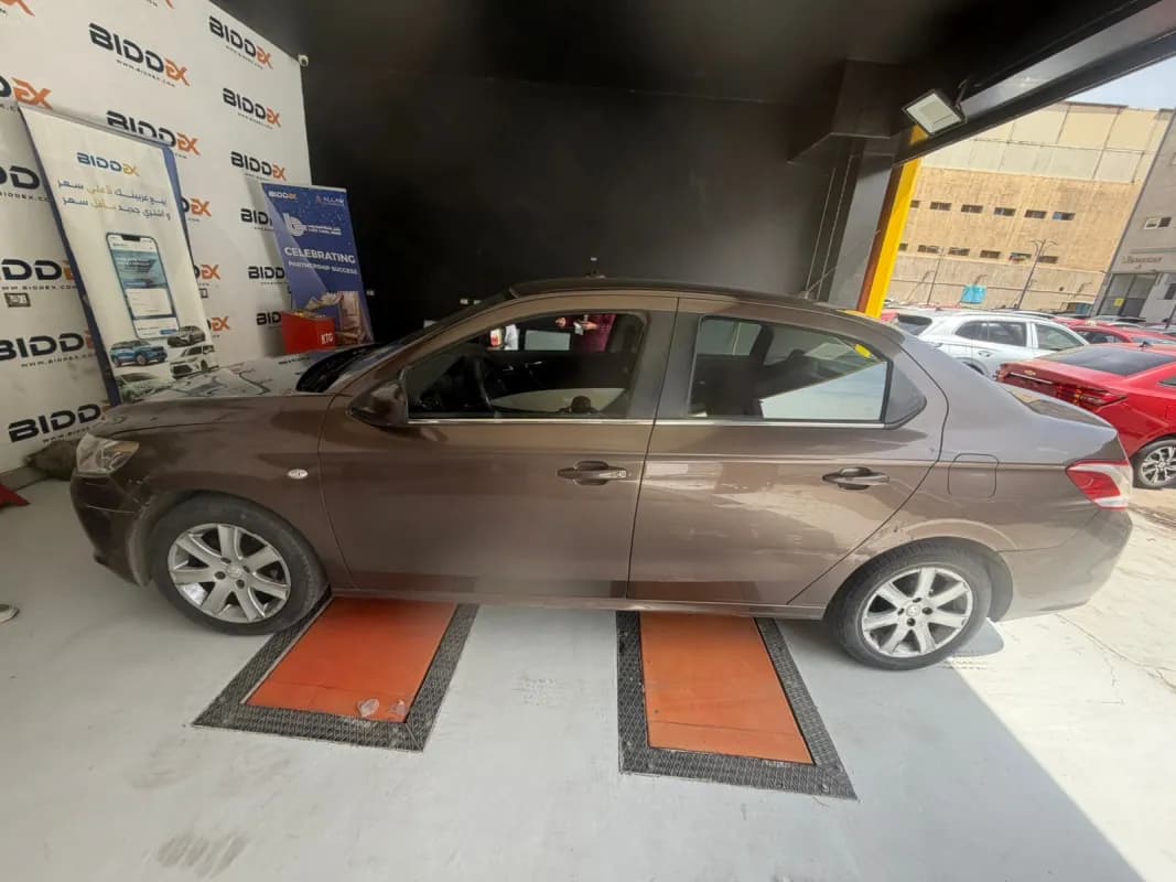 Peugeot 301 2015 allure + Brown Automatic — Used
