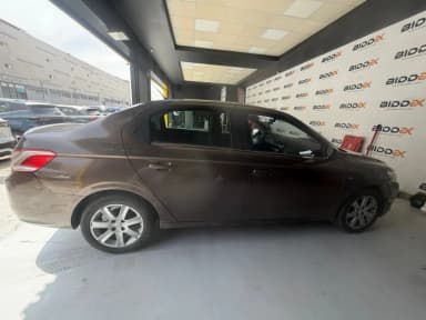Peugeot 301 2015 allure + Brown Automatic — Used - 3