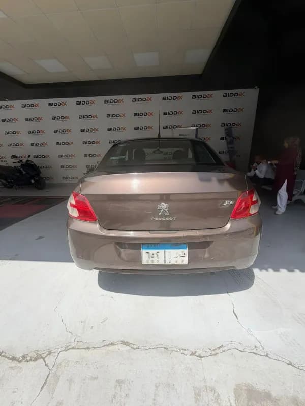 Peugeot 301 2015 allure + Brown Automatic — Used