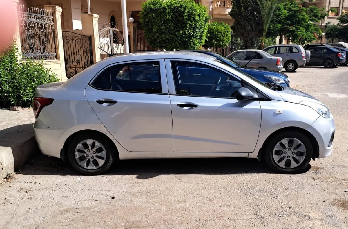 Hyundai Grand I10 2015 GL Silver Automatic — Used