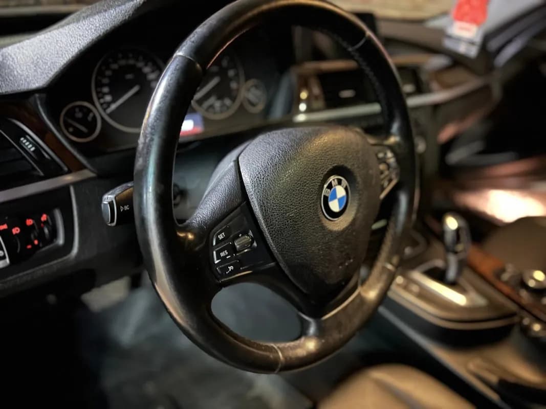 BMW 320i 2014 Luxury Line Black Automatic — Used
