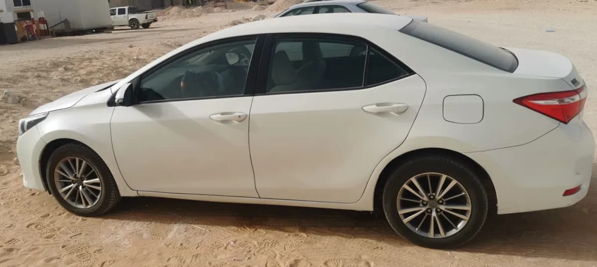 Toyota Corolla 2016 Xli White Automatic — Used