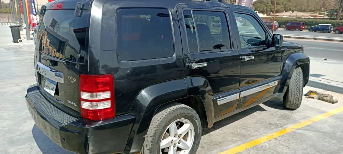 Jeep Cherokee 2010 Limited Black Automatic — Used