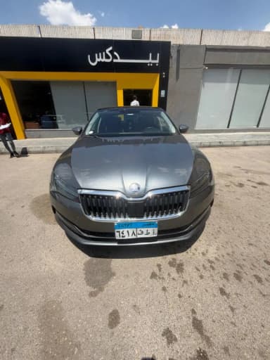  سكودا  سوبرب 2022 داينمك هاي لاين رمادي أوتوماتيك — مستعملة - 4