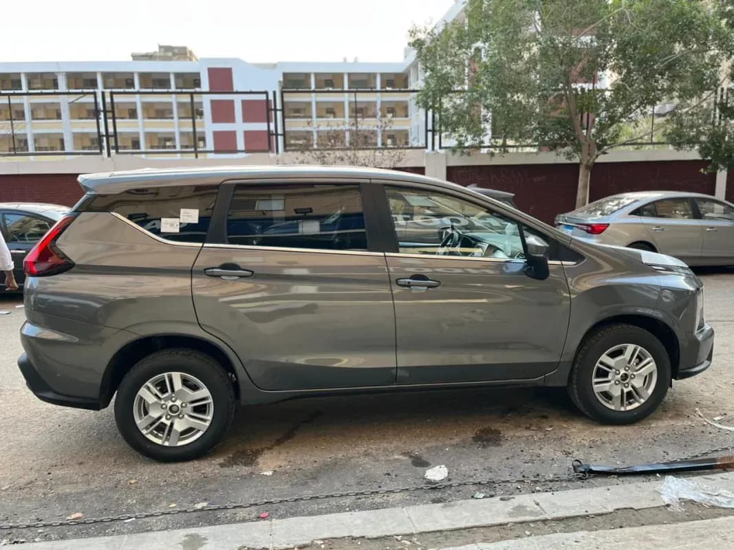 Mitsubishi Xpander 2027 Highline Cement Gray Automatic — New