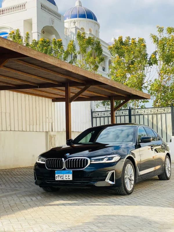 BMW 520i 2023 Luxury Black Automatic — Used