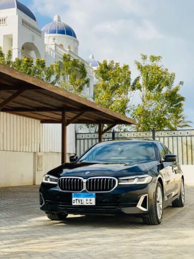 BMW 520i 2023 Luxury Black Automatic — Used - 3