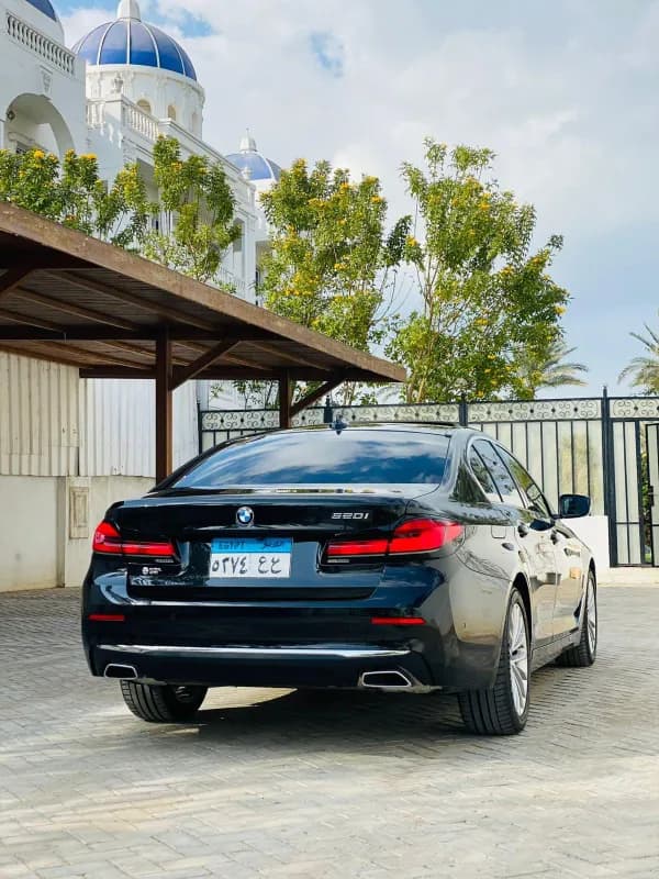 BMW 520i 2023 Luxury Black Automatic — Used