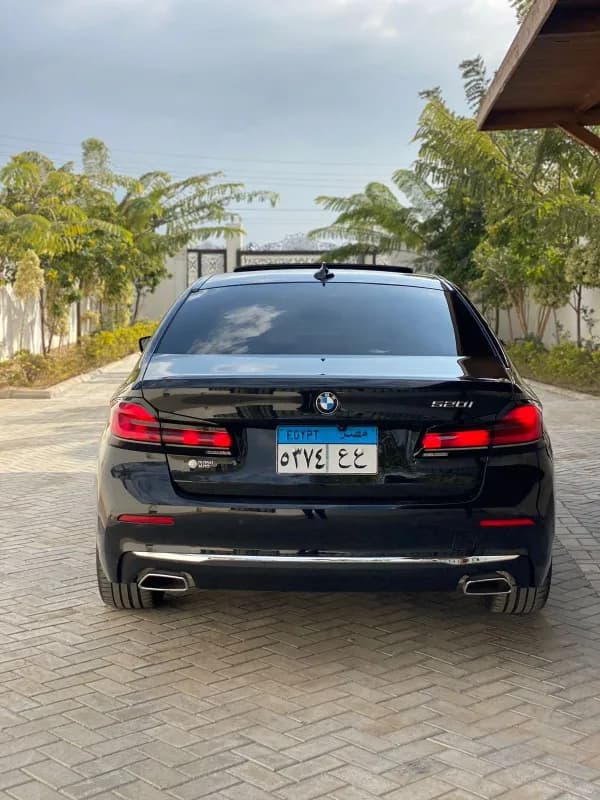 BMW 520i 2023 Luxury Black Automatic — Used